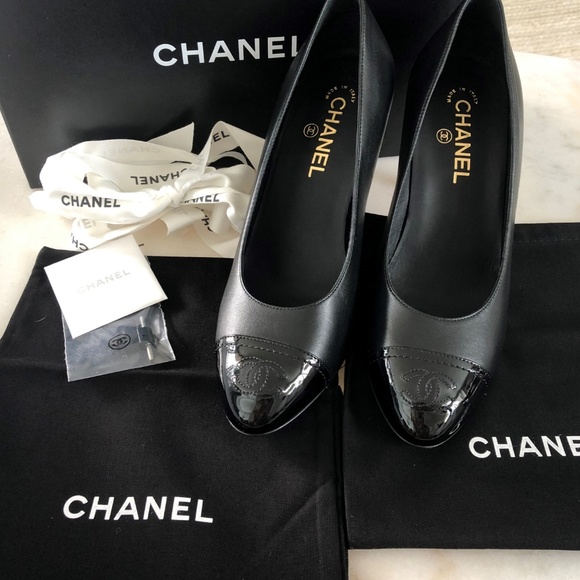 Chanel Pumps - Black Lambskin with Black Patent - Picture 2 of 5